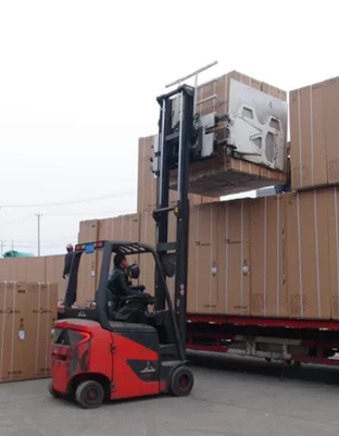How Forklift Attachments Affect a Forklift Load